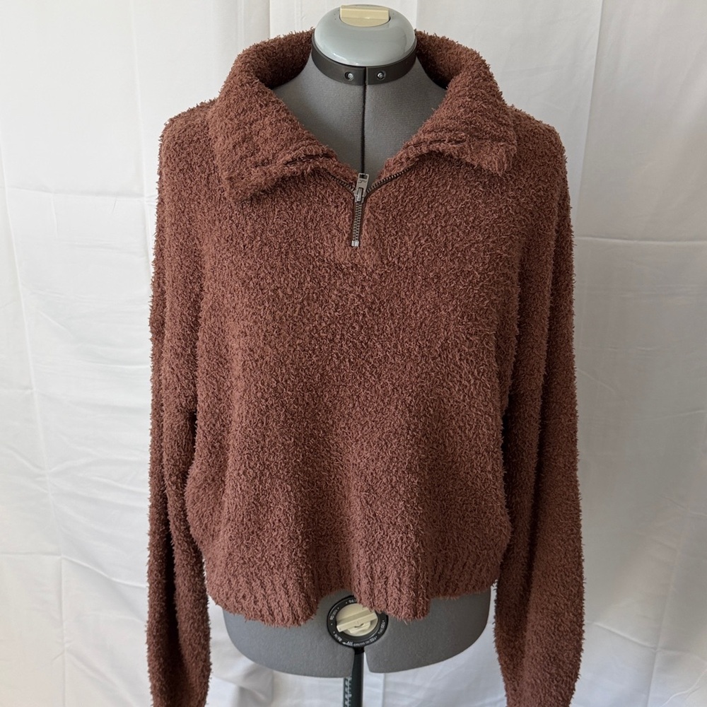 4 with 👚 for $15 Hollister Cozy Brown Sweater